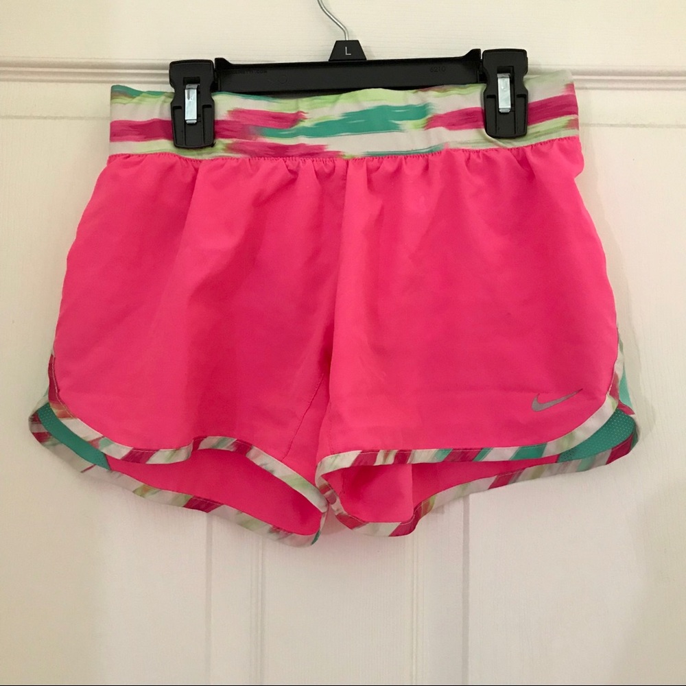 GIRLS L NIKE SHORTS
